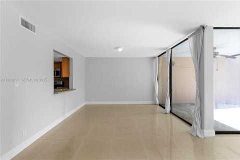 Купить кондоминиум в Плантация, Флорида 3 спальни, 170.94м2, № 1986450 - фото 7