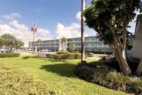 Condo in North Miami Beach, Florida, 1 bedroom № 1926773 - photo 14