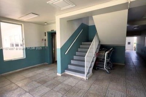 Condo in North Miami Beach, Florida, 1 bedroom № 1926773 - photo 21