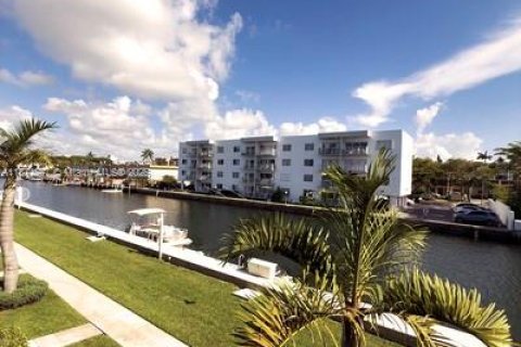 Condo in North Miami Beach, Florida, 1 bedroom № 1926773 - photo 24