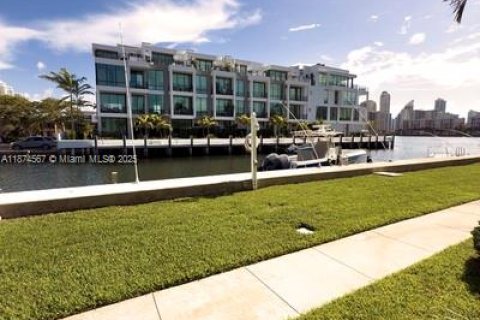 Condo in North Miami Beach, Florida, 1 bedroom № 1926773 - photo 23