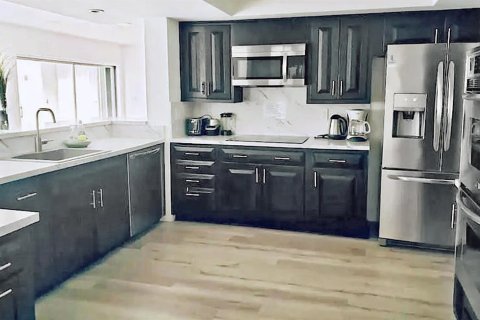 Villa ou maison à louer à Fort Lauderdale, Floride: 3 chambres, 266.72 m2 № 2259968 - photo 15