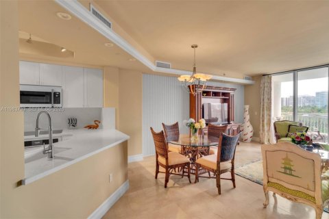 Купить кондоминиум в Бей-Харбор-Айлендс, Флорида 2 спальни, 140.1м2, № 2051702 - фото 6