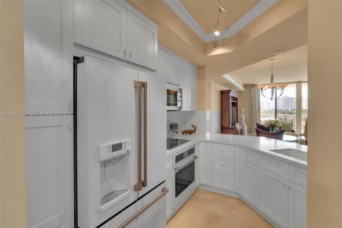 Купить кондоминиум в Бей-Харбор-Айлендс, Флорида 2 спальни, 140.1м2, № 2051702 - фото 11