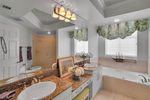 Купить кондоминиум в Бей-Харбор-Айлендс, Флорида 2 спальни, 140.1м2, № 2051702 - фото 17