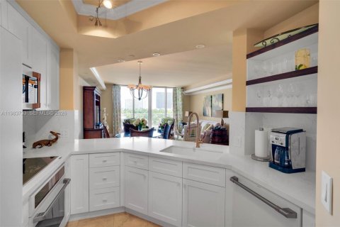 Купить кондоминиум в Бей-Харбор-Айлендс, Флорида 2 спальни, 140.1м2, № 2051702 - фото 12