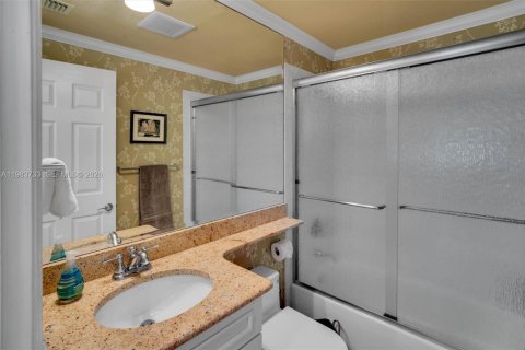 Купить кондоминиум в Бей-Харбор-Айлендс, Флорида 2 спальни, 140.1м2, № 2051702 - фото 22