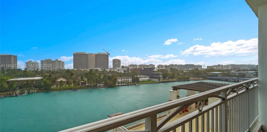 Кондоминиум с 2 спальнями в Бей-Харбор-Айлендс, Флорида № 2051702