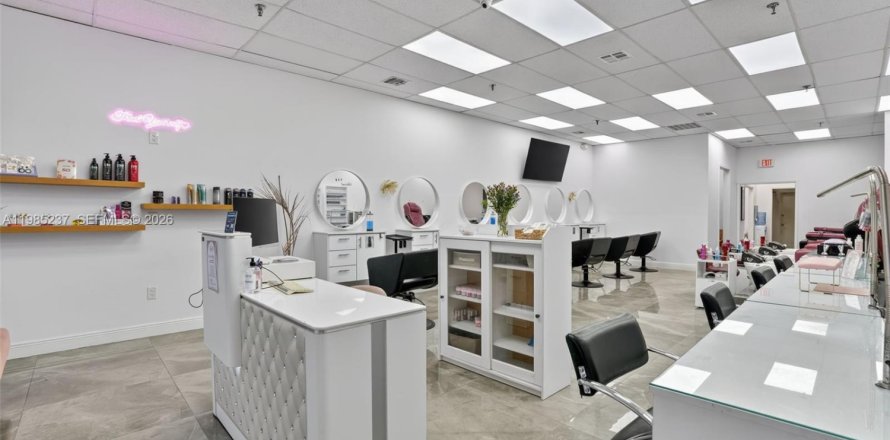 Immobilier commercial à Miami, Floride № 2047713