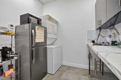 Immobilier commercial à vendre à Miami, Floride № 2047713 - photo 14