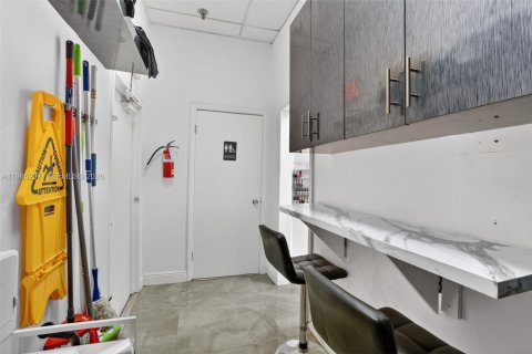 Immobilier commercial à vendre à Miami, Floride № 2047713 - photo 15