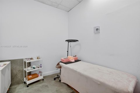Immobilier commercial à vendre à Miami, Floride № 2047713 - photo 12