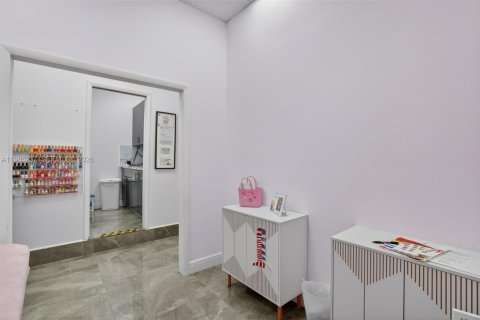 Immobilier commercial à vendre à Miami, Floride № 2047713 - photo 13