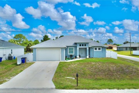 Villa ou maison à Lehigh Acres, Floride 4 chambres, 218.97 m2 № 2232437