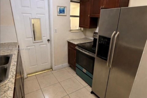 Купить виллу или дом в Майами, Флорида 3 спальни, 108.32м2, № 2026945 - фото 13