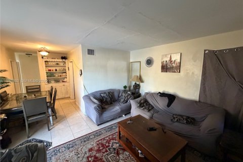 Купить виллу или дом в Майами, Флорида 3 спальни, 108.32м2, № 2026945 - фото 9