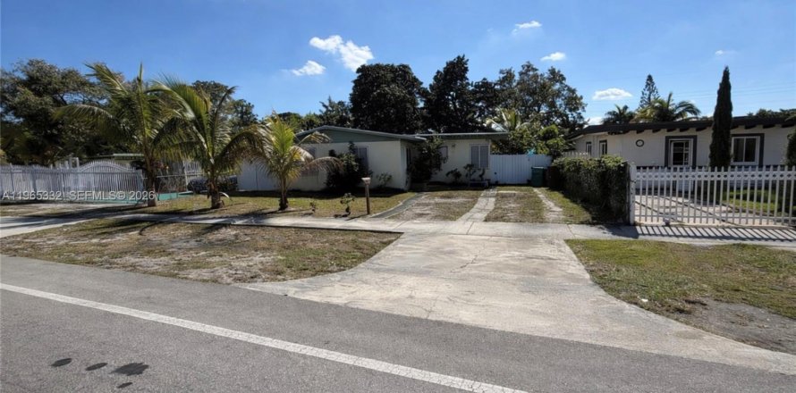 Дом в Майами, Флорида 3 спальни, 108.32м2 № 2026945