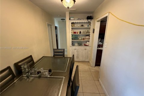 Купить виллу или дом в Майами, Флорида 3 спальни, 108.32м2, № 2026945 - фото 12