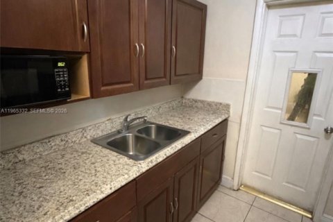 Купить виллу или дом в Майами, Флорида 3 спальни, 108.32м2, № 2026945 - фото 14