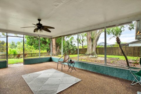 House in Tampa, Florida 3 bedrooms, 166.3 sq.m. № 2055607 - photo 10