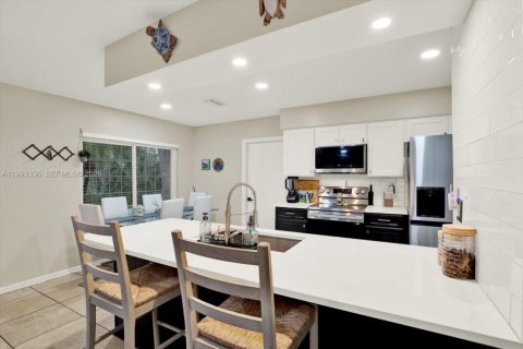 House in Tampa, Florida 3 bedrooms, 166.3 sq.m. № 2055607 - photo 18