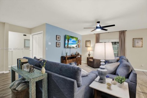 House in Tampa, Florida 3 bedrooms, 166.3 sq.m. № 2055607 - photo 24