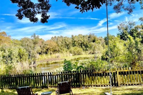 House in Tampa, Florida 3 bedrooms, 166.3 sq.m. № 2055607 - photo 30