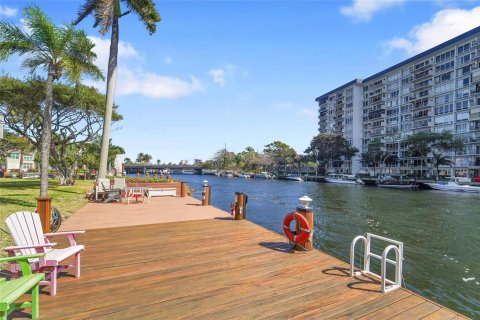 Condominio en Pompano Beach, Florida, 2 dormitorios  № 2193668