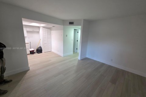 Condo in Oakland Park, Florida, 2 bedrooms  № 2075475 - photo 6