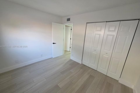 Condo in Oakland Park, Florida, 2 bedrooms № 2075475