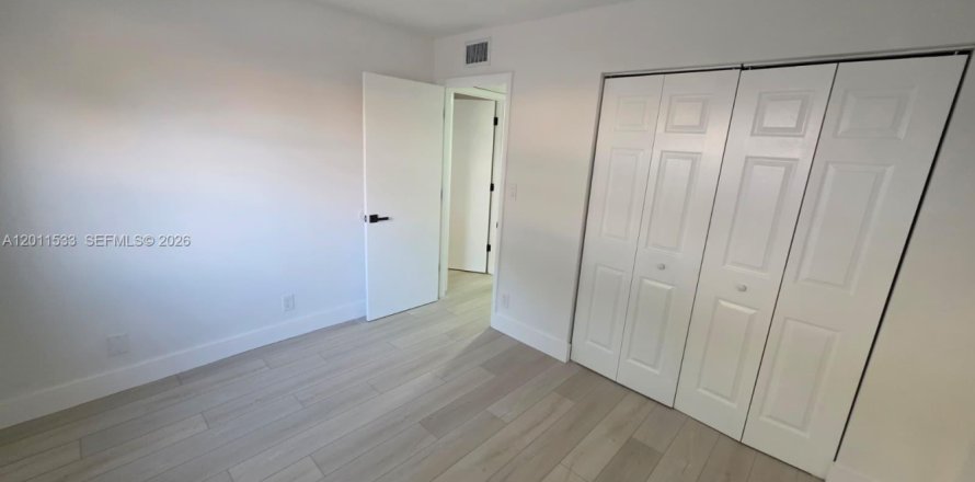 Condo in Oakland Park, Florida, 2 bedrooms  № 2075475