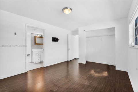 Casa en venta en Miami Beach, Florida, 5 dormitorios, 410.26 m2 № 2057488 - foto 11