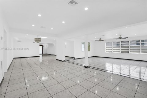 Casa en venta en Miami Beach, Florida, 5 dormitorios, 410.26 m2 № 2057488 - foto 8