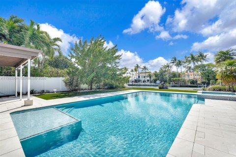 Casa en venta en Miami Beach, Florida, 5 dormitorios, 410.26 m2 № 2057488 - foto 3