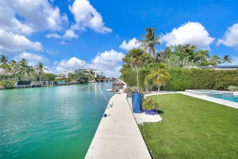 Casa en venta en Miami Beach, Florida, 5 dormitorios, 410.26 m2 № 2057488 - foto 2