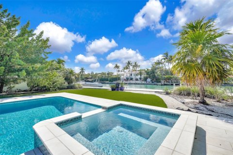 Casa en venta en Miami Beach, Florida, 5 dormitorios, 410.26 m2 № 2057488 - foto 4