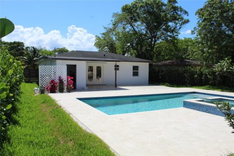 Снять в аренду виллу или дом в Форт-Лодердейл, Флорида 4 спальни, 100.06м2, № 1229161 - фото 1