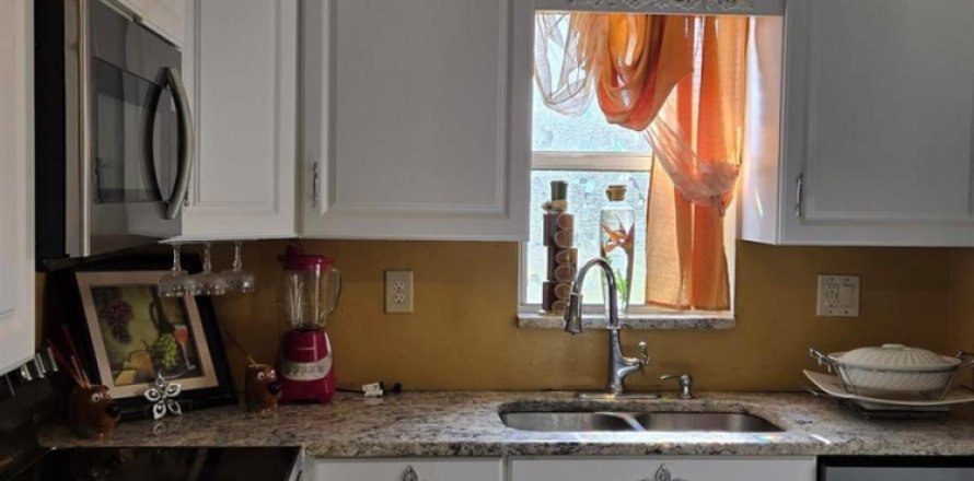 Condo in Pompano Beach, Florida, 2 bedrooms № 2081611