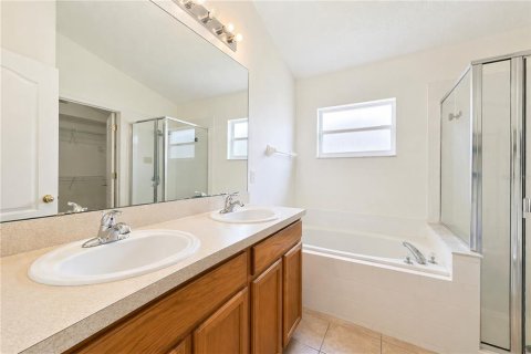 House in Winter Garden, Florida 3 bedrooms, 151.24 sq.m. № 2152360 - photo 24