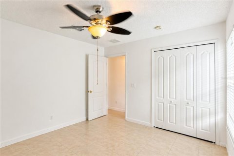 House in Winter Garden, Florida 3 bedrooms, 151.24 sq.m. № 2152360 - photo 10