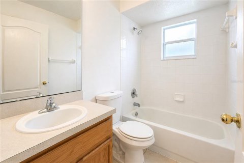 House in Winter Garden, Florida 3 bedrooms, 151.24 sq.m. № 2152360 - photo 7