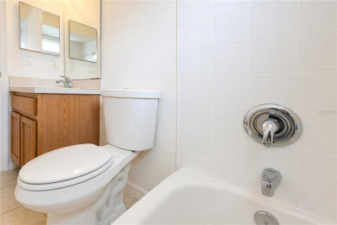 House in Winter Garden, Florida 3 bedrooms, 151.24 sq.m. № 2152360 - photo 8