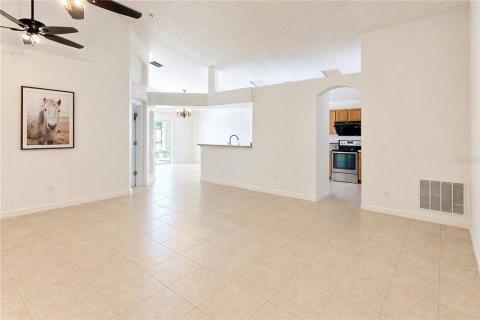House in Winter Garden, Florida 3 bedrooms, 151.24 sq.m. № 2152360 - photo 11