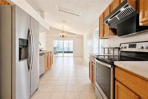 House in Winter Garden, Florida 3 bedrooms, 151.24 sq.m. № 2152360 - photo 13