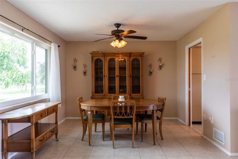 House in Punta Gorda, Florida 2 bedrooms, 130.16 sq.m. № 1835366 - photo 9