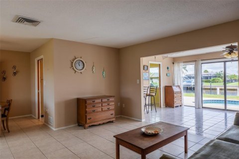 House in Punta Gorda, Florida 2 bedrooms, 130.16 sq.m. № 1835366 - photo 5