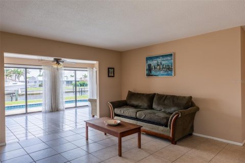 House in Punta Gorda, Florida 2 bedrooms, 130.16 sq.m. № 1835366 - photo 6
