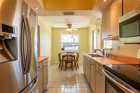 House in Punta Gorda, Florida 2 bedrooms, 130.16 sq.m. № 1835366 - photo 12