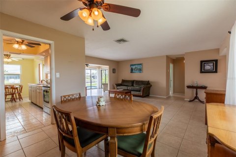House in Punta Gorda, Florida 2 bedrooms, 130.16 sq.m. № 1835366 - photo 11