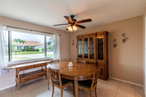 House in Punta Gorda, Florida 2 bedrooms, 130.16 sq.m. № 1835366 - photo 10